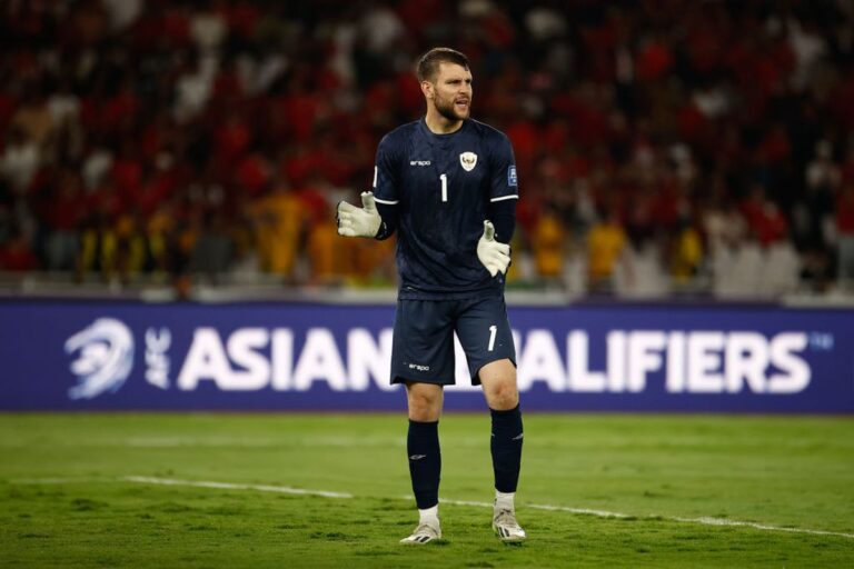 Maarten Paes: Kiper Andalan dengan Kualitas Eropa