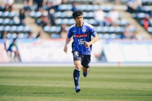 ngay-nay-nam-xua-cong-phuong-co-tran-ra-mat-mito-hollyhock