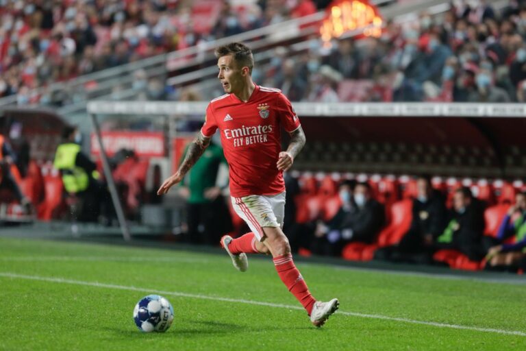 Álex Grimaldo: Bek Kiri Kreatif Andalan Spanyol di Bundesliga
