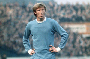 colin-bell-sang-legenda-manchester-city-tutup-usia-npi