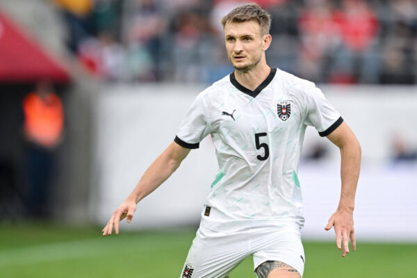 Stefan Posch: Bek Serbabisa Austria yang Bersinar di Serie A
