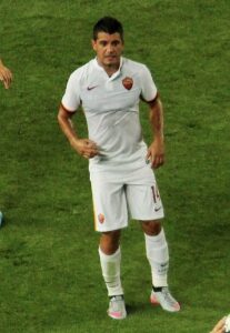 profil-iago-falque-pemain-bola-kreatif-dan-berpengalaman