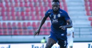 profil-lengkap-pemain-bola-charles-lokolingoy-dan-perjalanannya