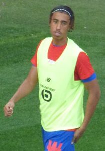 profil-pemain-bola-leny-yoro-perjalanan-dan-karier-sepak-bolanya