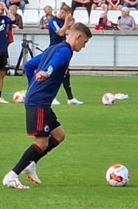 profil-lengkap-pemain-bola-elias-jelert-dan-perjalanan-kariernya