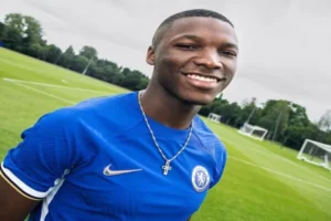 profil-lengkap-pemain-bola-moises-caicedo-dan-perjalanannya