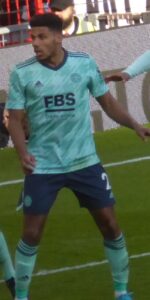 profil-pemain-bola-james-justin-bakat-dan-peran-di-lapangan