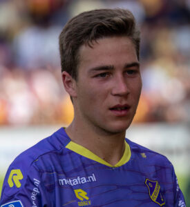 profil-pemain-bola-carel-eiting-karier-dan-perjalanannya