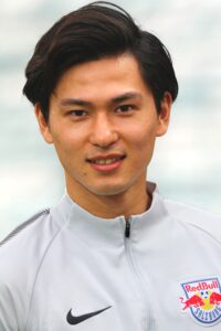 profil-pemain-bola-takumi-minamino-karir-dan-prestasinya