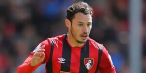 profil-pemain-bola-adam-smith-karier-dan-prestasinya