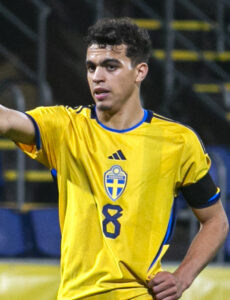 profil-pemain-bola-yasin-ayari-karier-dan-prestasinya